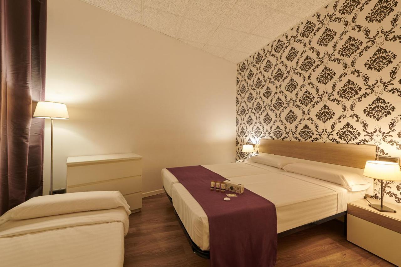 Hostal Mayerling Centro Barcelona Exterior photo